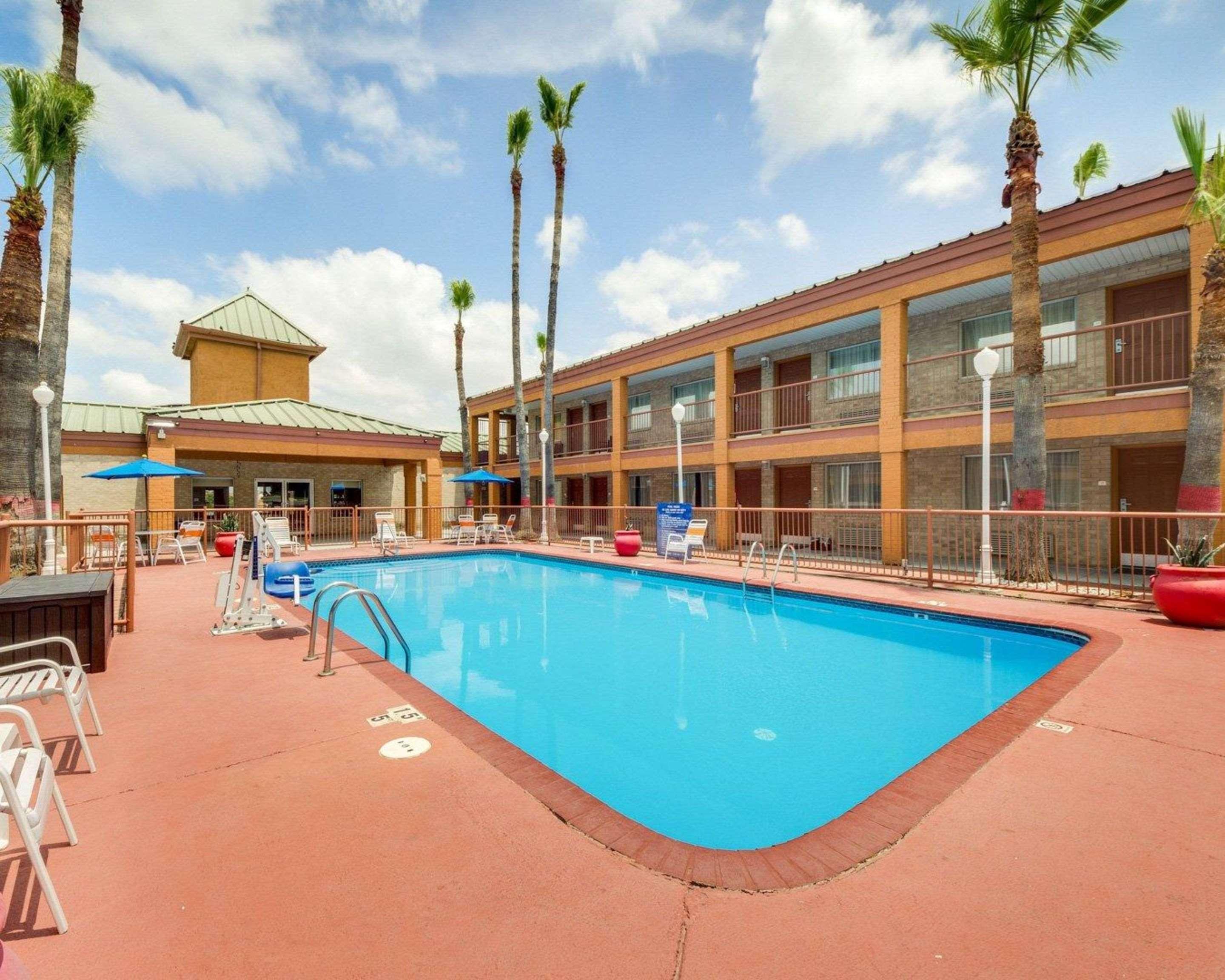 Econo Lodge Inn & Suites Eagle Pass Exterior photo