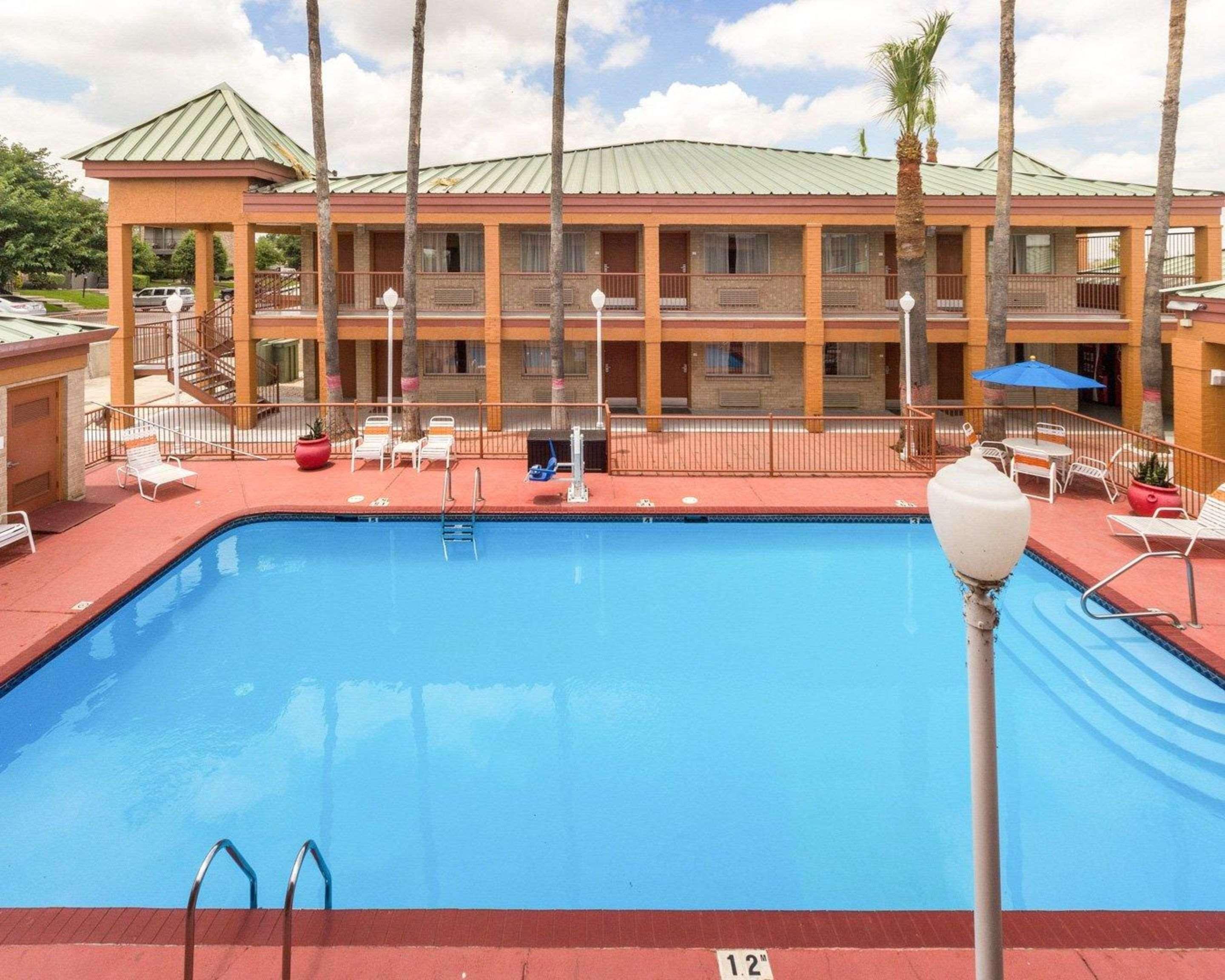 Econo Lodge Inn & Suites Eagle Pass Exterior photo