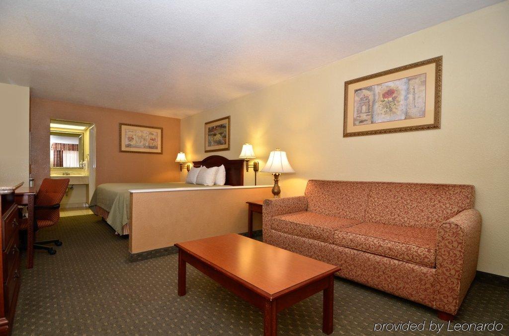 Econo Lodge Inn & Suites Eagle Pass Exterior photo