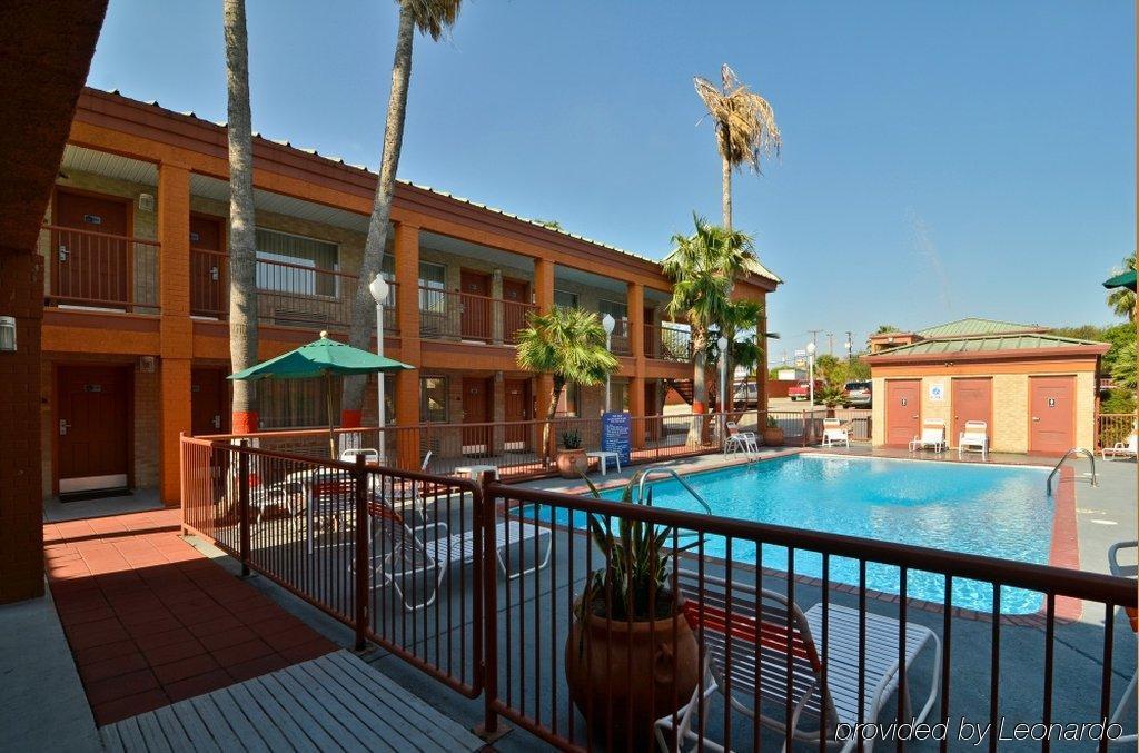Econo Lodge Inn & Suites Eagle Pass Exterior photo
