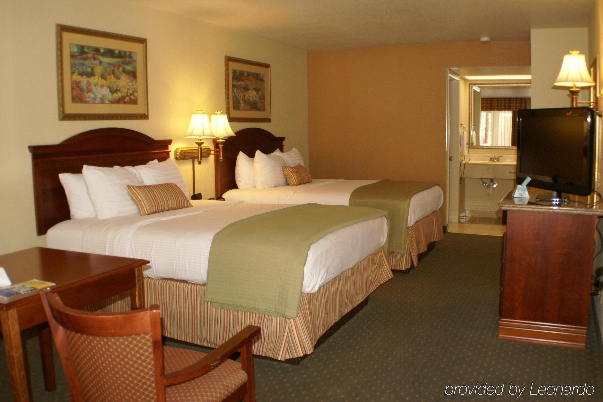 Econo Lodge Inn & Suites Eagle Pass Exterior photo