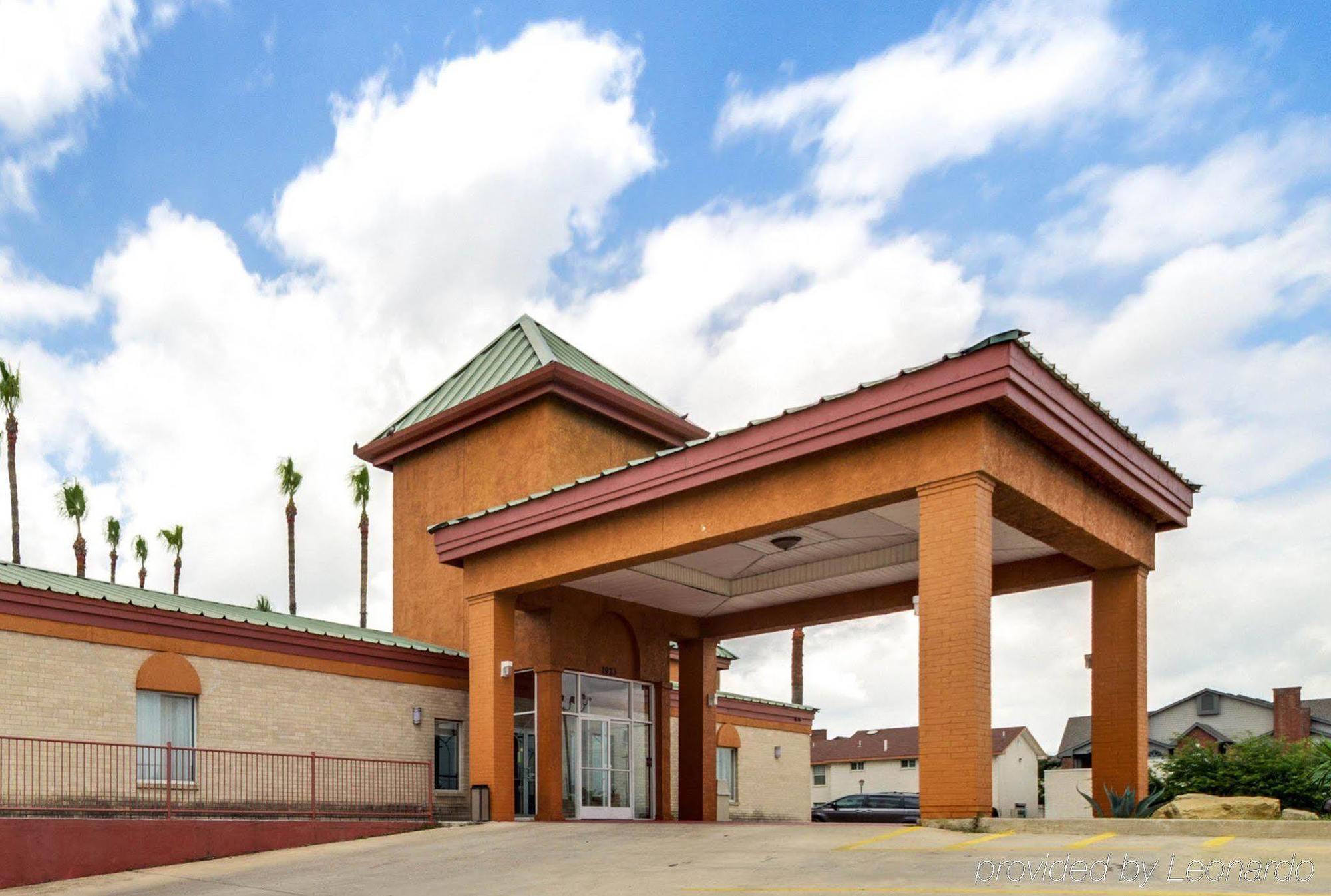 Econo Lodge Inn & Suites Eagle Pass Exterior photo
