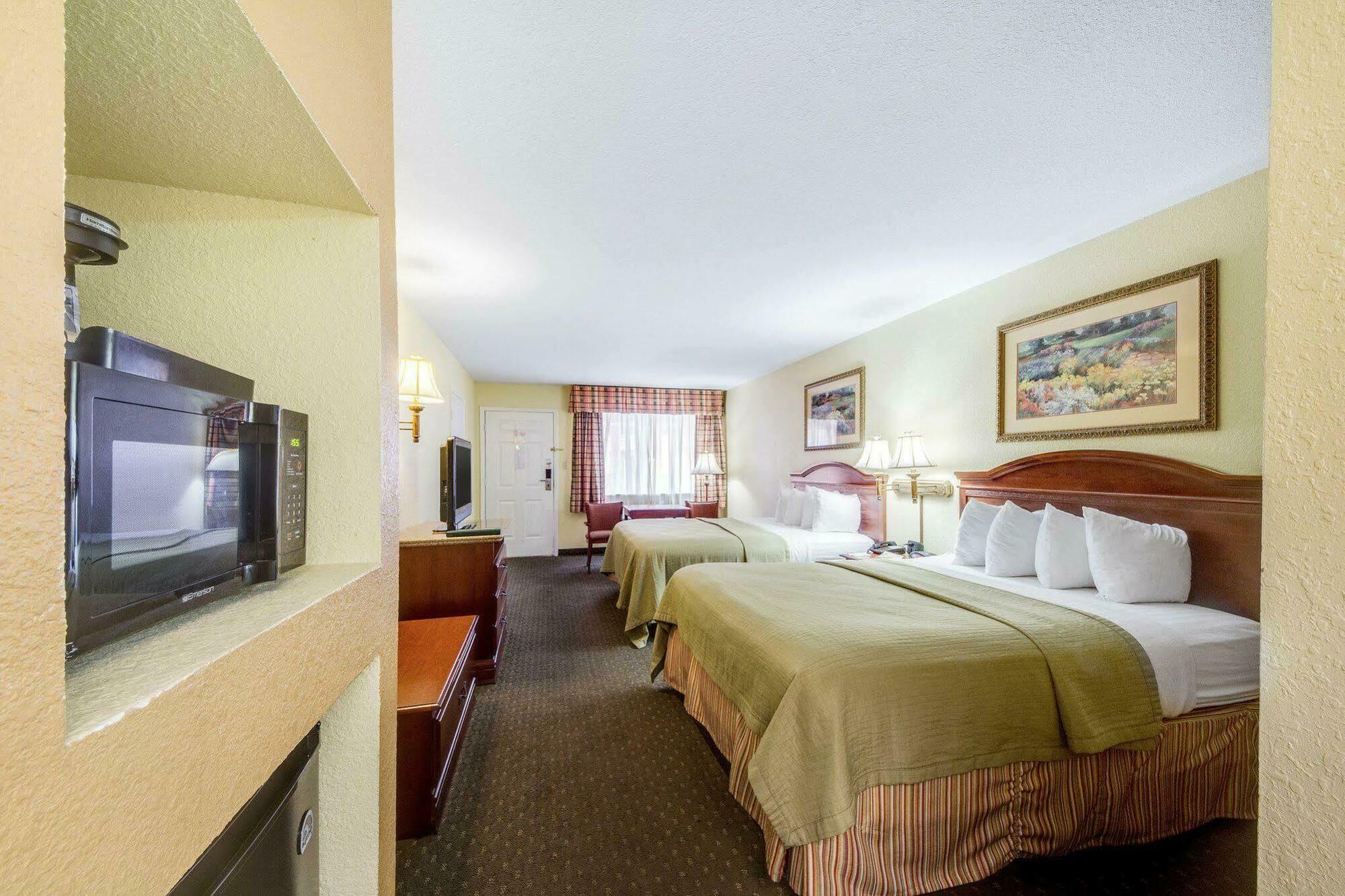 Econo Lodge Inn & Suites Eagle Pass Exterior photo